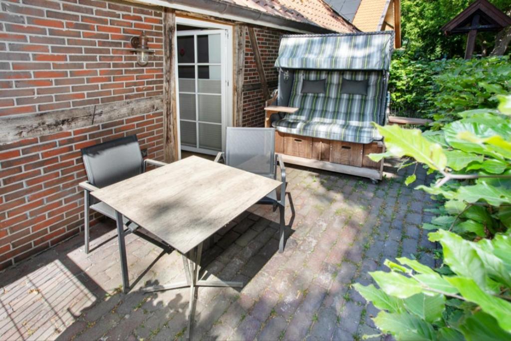 Ahrenshof 2